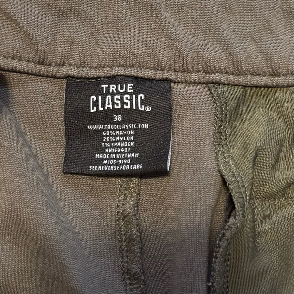 True Classic Green Flat Front Casual Stretch Men’s Shorts Size 38